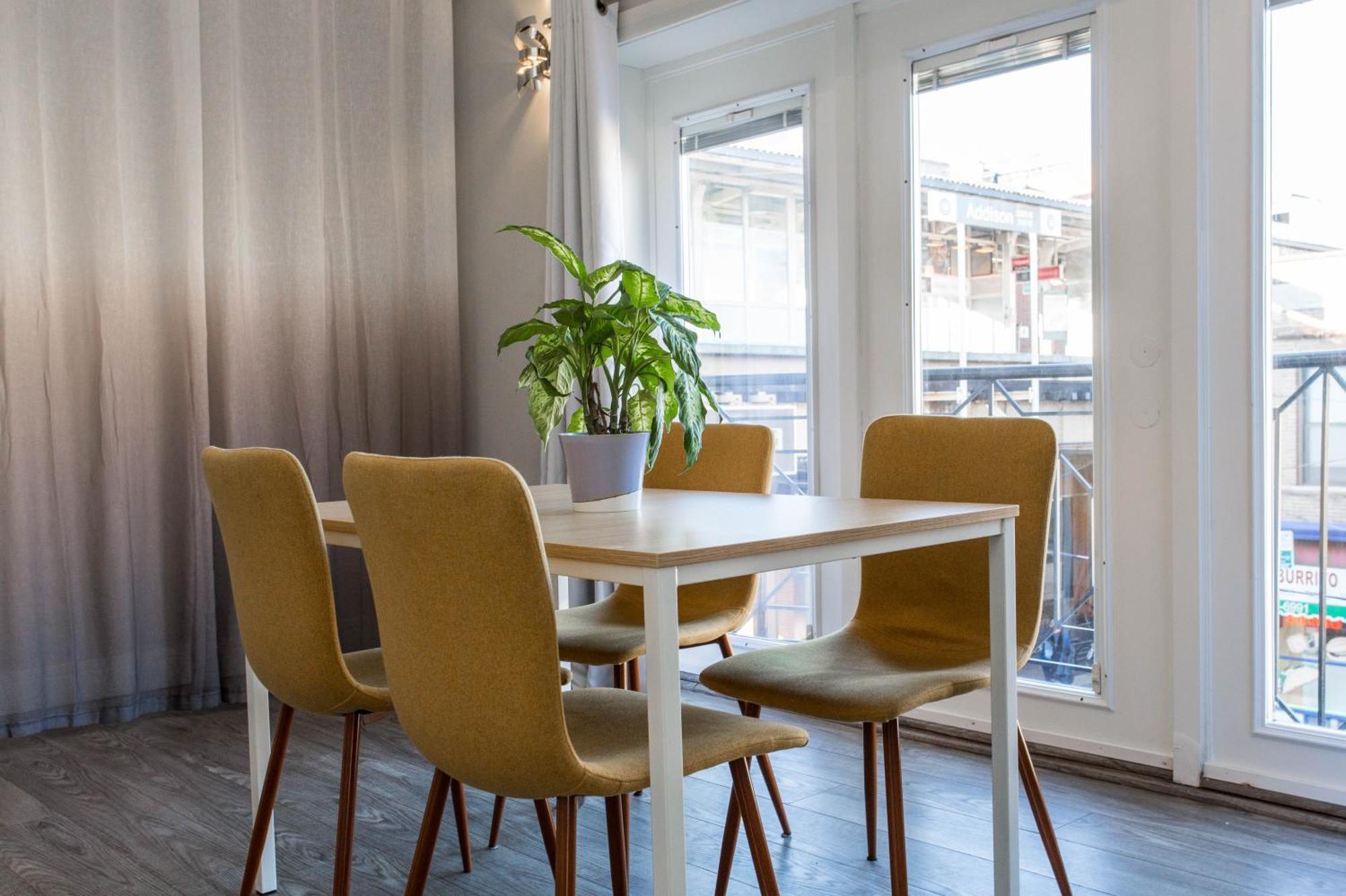 The Double Play - 1 Min Walk To Wrigley! Spacious 2Br - Perfect For Cubs Fans! Чикаго Экстерьер фото